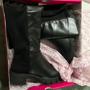New boots from CeliA, Reva style, black without any damage. In their box